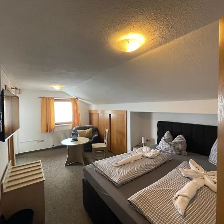 克朗乡村酒店 3*